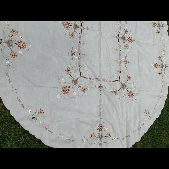 Table Cloths - Picture 6 of 6